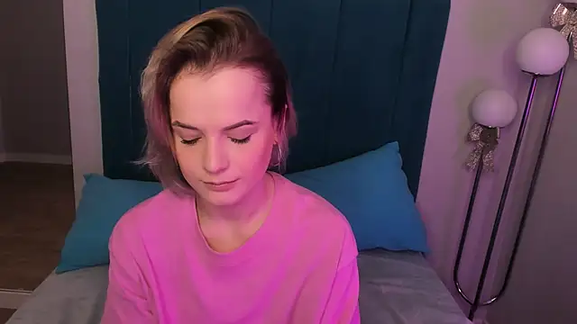 Snapshot of JessicaBeverly chatting on 03.18.25 JessicaBeverly online show from 03.18.25