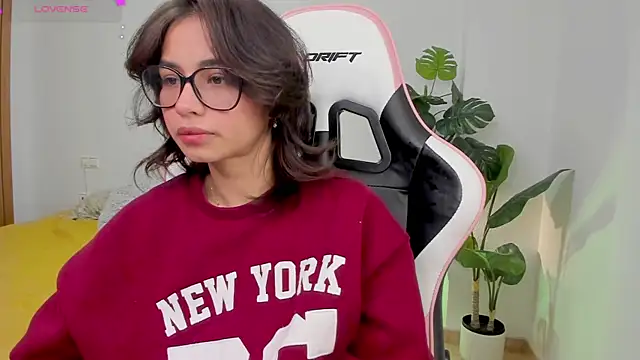 Snapshot of Adriennesexxx chatting on 01.26.25 Adriennesexxx online show from 01.26.25