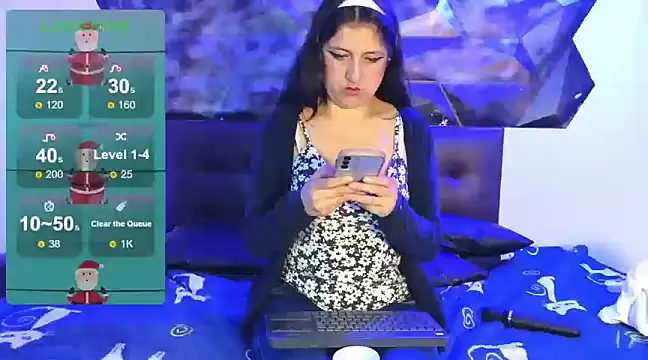 Snapshot of dakota_guirl chatting on 12.18.24 dakota guirl online show from 12.18.24