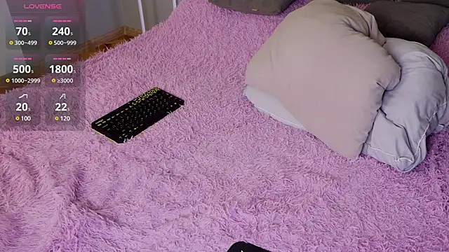 Victoria Thomsons1 online show from 03.22.25