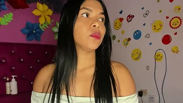 Snapshot of DIORA_Latina chatting on 12.31.24 DIORA Latina online show from 12.31.24