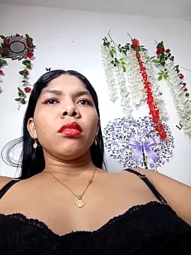 Snapshot of DIORA_Latina chatting on 10.26.25 DIORA Latina online show from 10.26.25