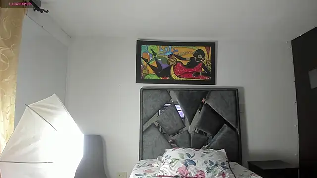 Snapshot of Vahiolet_smith chatting on 10.21.25 Vahiolet smith online show from 10.21.25