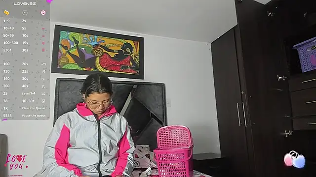 Snapshot of Vahiolet_smith chatting on 11.05.25 Vahiolet smith online show from 11.05.25