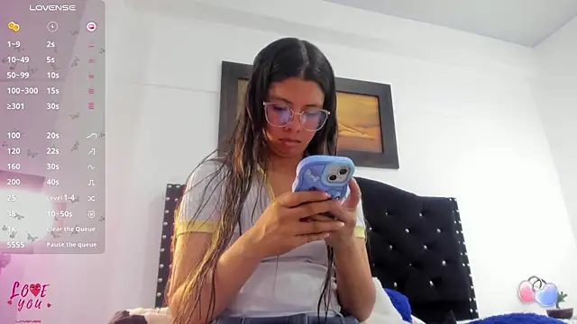 Snapshot of Vahiolet_smith chatting on 11.20.25 Vahiolet smith online show from 11.20.25