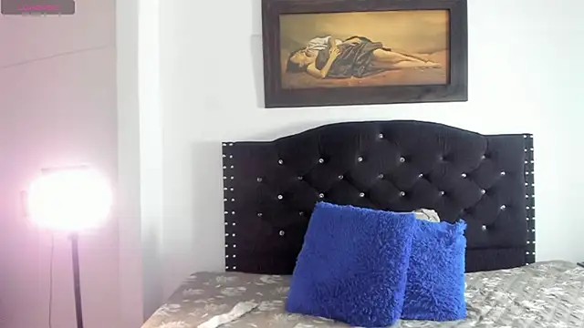 Snapshot of Vahiolet_smith chatting on 11.28.25 Vahiolet smith online show from 11.28.25