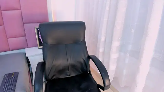 Snapshot of StormiHills chatting on 03.03.25 StormiHills online show from 03.03.25