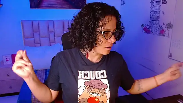 Snapshot of Daneshka_naughty chatting on 11.19.25 Daneshka naughty online show from 11.19.25