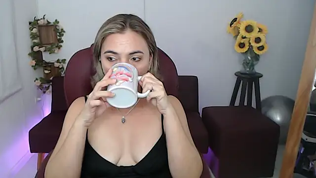 Snapshot of Ghada_milf chatting on 05.17.26 Ghada milf online show from 05.17.26