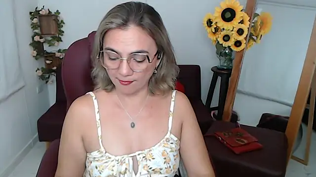 Snapshot of Ghada_milf chatting on 05.31.26 Ghada milf online show from 05.31.26