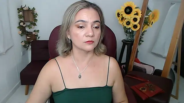 Snapshot of Ghada_milf chatting on 06.01.26 Ghada milf online show from 06.01.26