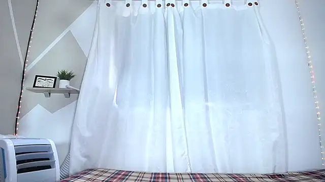 Hillary queen online show from 02.20.25