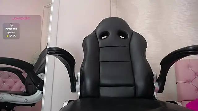 lauraguzman online show from 10.04.25