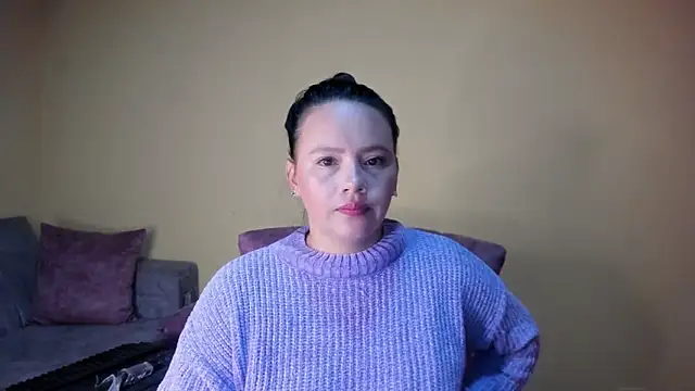 Snapshot of lauraguzman chatting on 03.19.26 lauraguzman online show from 03.19.26