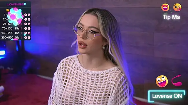 Snapshot of KylieJoyce chatting on 01.04.25 KylieJoyce online show from 01.04.25