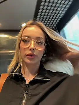 Snapshot of KylieJoyce chatting on 01.05.25 KylieJoyce online show from 01.05.25