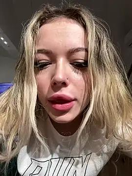 Snapshot of KylieJoyce chatting on 01.08.25 KylieJoyce online show from 01.08.25