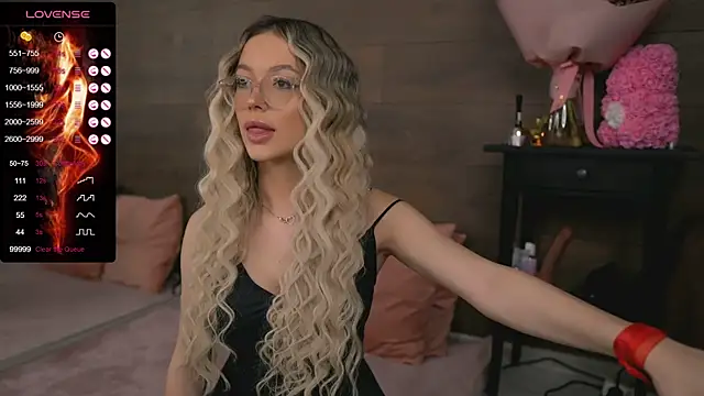 Snapshot of KylieJoyce chatting on 02.06.25 KylieJoyce online show from 02.06.25