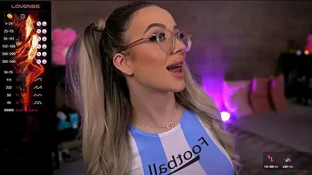 Snapshot of KylieJoyce chatting on 02.09.25 KylieJoyce online show from 02.09.25