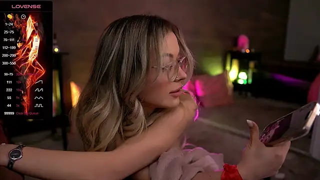 Snapshot of KylieJoyce chatting on 02.23.25 KylieJoyce online show from 02.23.25