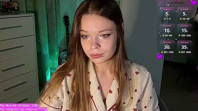 Snapshot of ValBae chatting on 09.15.25 ValBae online show from 09.15.25