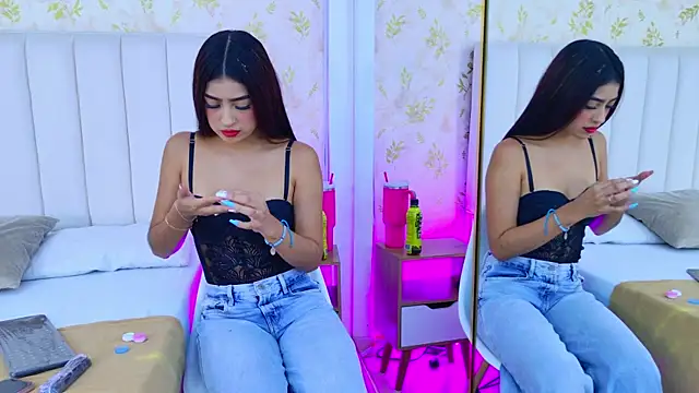 Mia-Monroe online show from 10.06.25