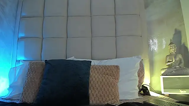 Snapshot of andymiller_ chatting on 10.03.25 andymiller online show from 10.03.25