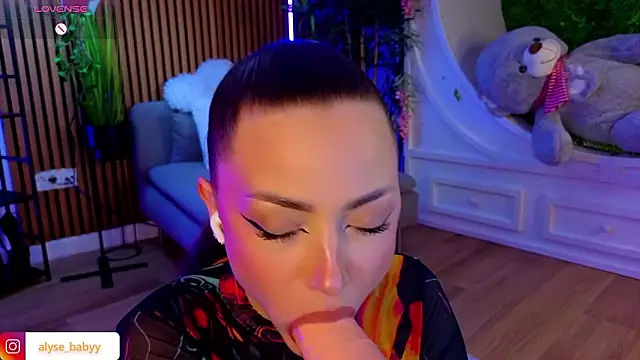 AlyseReuse online show from 02.12.26