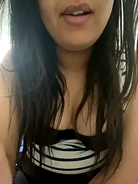 Snapshot of yassminsexy22 chatting on 12.05.24 yassminsexy22 online show from 12.05.24