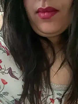 Snapshot of yassminsexy22 chatting on 12.14.24 yassminsexy22 online show from 12.14.24