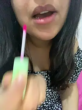 Snapshot of yassminsexy22 chatting on 01.07.25 yassminsexy22 online show from 01.07.25