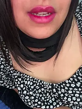 Snapshot of yassminsexy22 chatting on 01.07.25 yassminsexy22 online show from 01.07.25