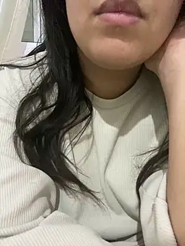 Snapshot of yassminsexy22 chatting on 01.11.25 yassminsexy22 online show from 01.11.25