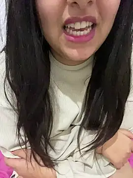 Snapshot of yassminsexy22 chatting on 01.12.25 yassminsexy22 online show from 01.12.25