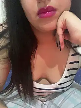 Snapshot of yassminsexy22 chatting on 01.28.25 yassminsexy22 online show from 01.28.25