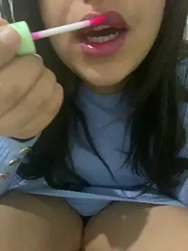 Snapshot of yassminsexy22 chatting on 02.08.25 yassminsexy22 online show from 02.08.25