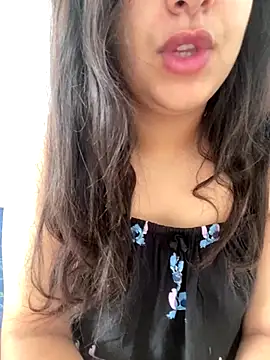 Snapshot of yassminsexy22 chatting on 09.15.25 yassminsexy22 online show from 09.15.25