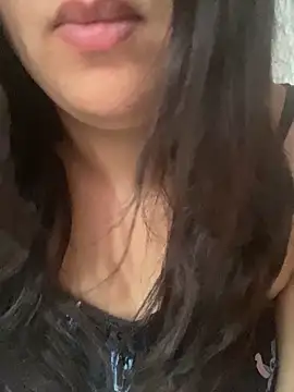 Snapshot of yassminsexy22 chatting on 10.26.25 yassminsexy22 online show from 10.26.25