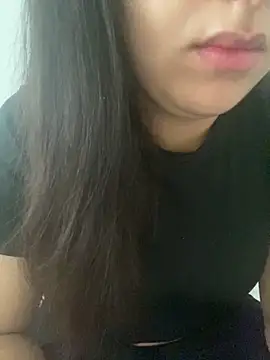 Snapshot of yassminsexy22 chatting on 11.08.25 yassminsexy22 online show from 11.08.25