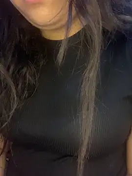 Snapshot of yassminsexy22 chatting on 12.21.25 yassminsexy22 online show from 12.21.25