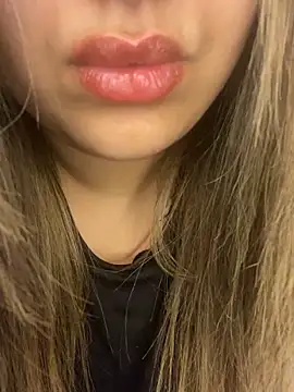 Snapshot of yassminsexy22 chatting on 02.14.26 yassminsexy22 online show from 02.14.26