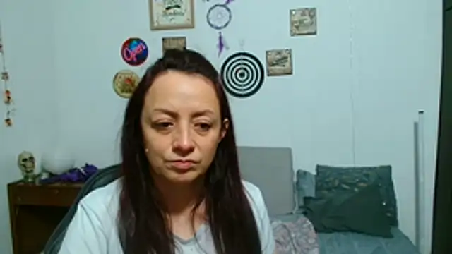 Snapshot of catalinamommyx chatting on 06.12.26 catalinamommyx online show from 06.12.26