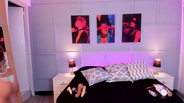 Snapshot of Elizabeth_Santos chatting on 02.25.25 Elizabeth Santos online show from 02.25.25