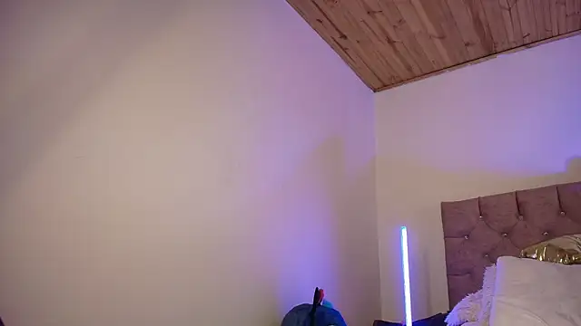 Snapshot of miaa_saenz1 chatting on 10.11.25 miaa saenz1 online show from 10.11.25