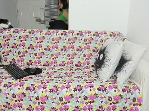 Emma Jnes online show from 02.12.25