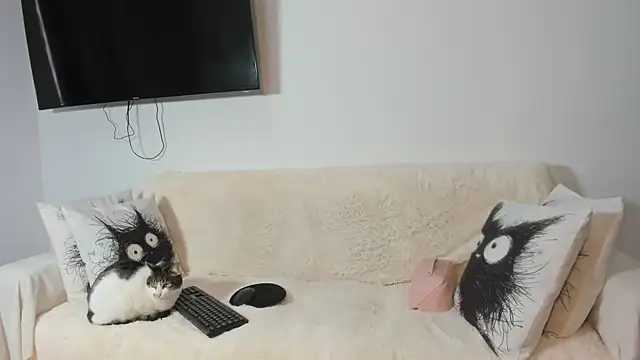 Emma Jnes online show from 02.26.25