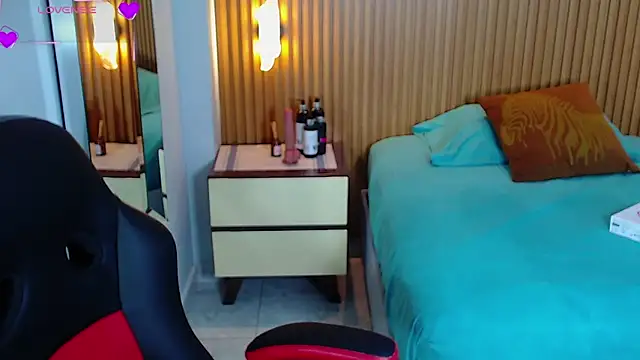 Snapshot of LUCYAMARS1 chatting on 11.12.25 LUCYAMARS1 online show from 11.12.25