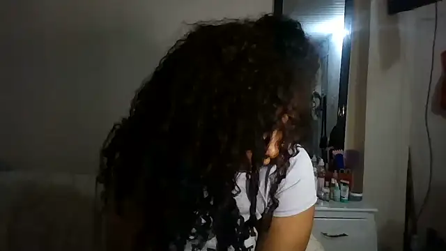 Snapshot of Ivon-09 chatting on 12.27.24 Ivon-09 online show from 12.27.24