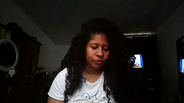 Snapshot of Ivon-09 chatting on 10.08.25 Ivon-09 online show from 10.08.25