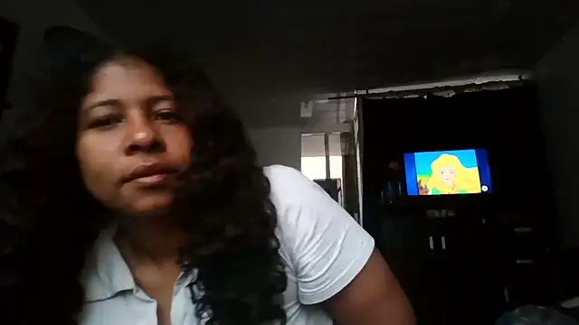 Snapshot of Ivon-09 chatting on 10.18.25 Ivon-09 online show from 10.18.25